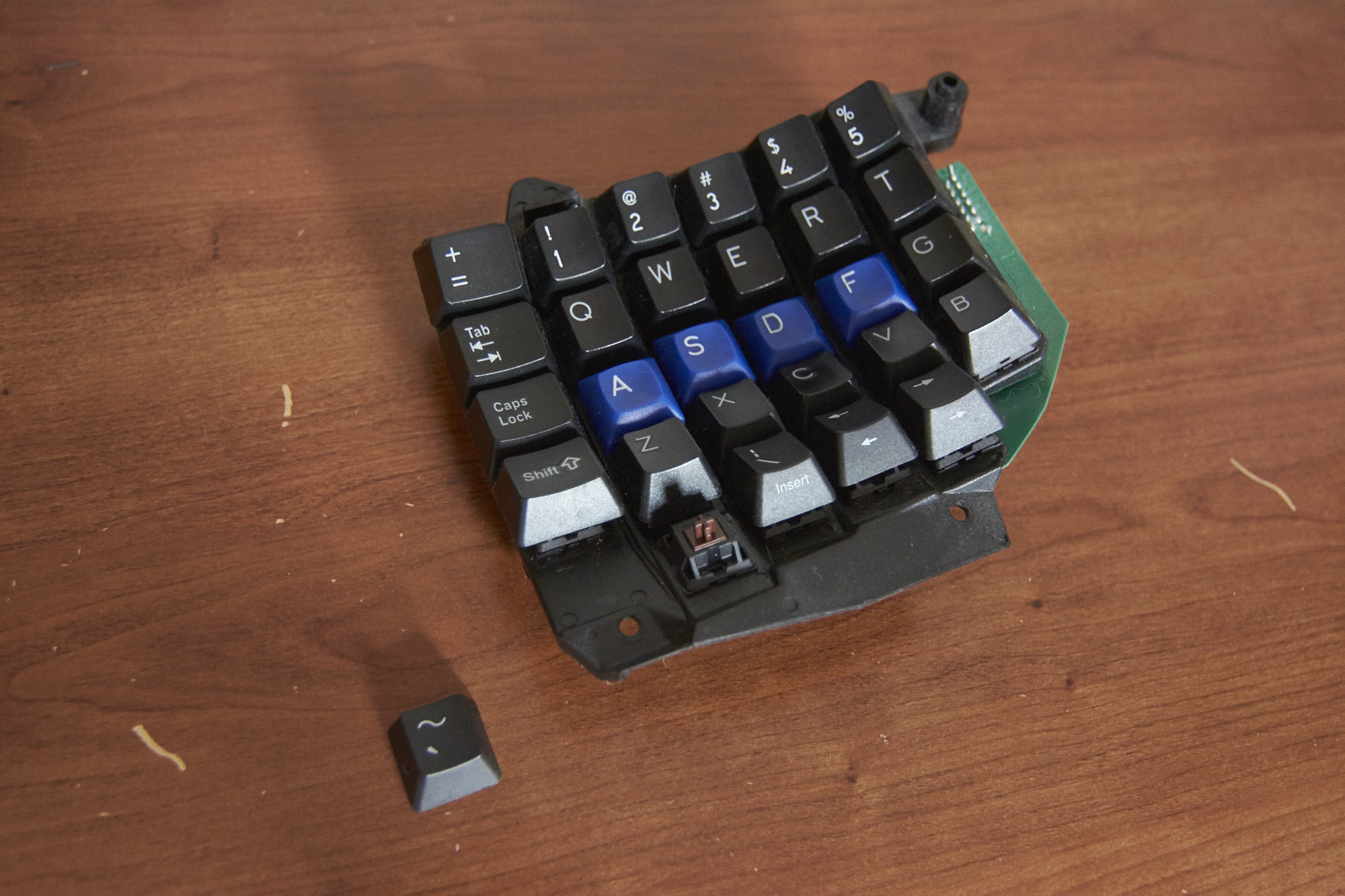 Key well with removed keycap